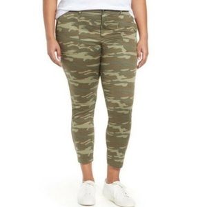Caslon Plus Size Cropped Camo Utility Pants Size 16W